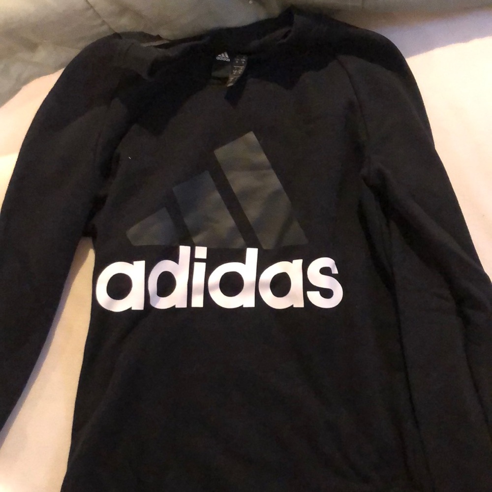 Adidas crewneck top